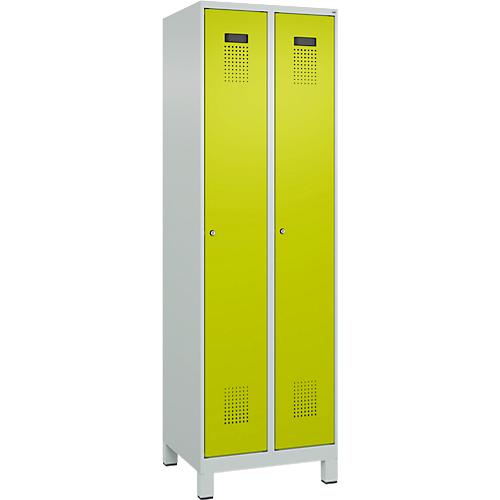 Kleiderspind C+P Evolo Plus, 2 Abteile, 300 mm Abteilbreite, mit Füßen, Anschlag rechts, Zylinderschloss, B 600 x T 500 x H 1950 mm, lichtgrau/clowngrün