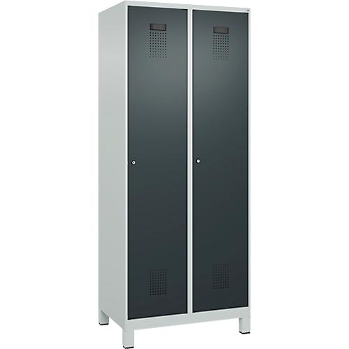 Kleiderspind C+P Evolo Plus, 2 Abteile, 400 mm Abteilbreite, mit Füßen, Anschlag rechts, B 800 x T 500 x H 1950 mm, Zylinder, lichtgrau/anthrazitgrau