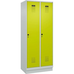 Kleiderspind C+P Evolo Plus, 2 Abteile, 400 mm Abteilbreite, mit Sockel, Anschlag rechts, B 800 x T 500 x H 1950 mm, Drehriegel, lichtgrau/clowngrün Kleiderspind C+P Evolo Plus, 2 Abteile, 400 mm Abteilbreite, mit Sockel, Anschlag rechts, B 800 x T 500 x H 1950 mm, Drehriegel, lichtgrau/clowngrün