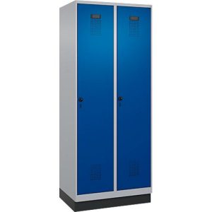 Kleiderspind C+P Evolo Plus, 2 Abteile, 400 mm Abteilbreite, mit Sockel, Anschlag rechts, B 800 x T 500 x H 1950 mm, Drehriegel, weißaluminium/enzianblau Kleiderspind C+P Evolo Plus, 2 Abteile, 400 mm Abteilbreite, mit Sockel, Anschlag rechts, B 800 x T 500 x H 1950 mm, Drehriegel, weißaluminium/enzianblau