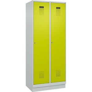 Kleiderspind C+P Evolo Plus, 2 Abteile, 400 mm Abteilbreite, mit Sockel, Anschlag rechts, B 800 x T 500 x H 1950 mm, Zylinder, lichtgrau/clowngrün Kleiderspind C+P Evolo Plus, 2 Abteile, 400 mm Abteilbreite, mit Sockel, Anschlag rechts, B 800 x T 500 x H 1950 mm, Zylinder, lichtgrau/clowngrün