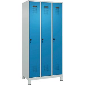 Kleiderspind C+P Evolo Plus, 3 Abteile, 300 mm Abteilbreite, mit Füßen, Drehriegel, B 900 x T 500 x H 1950 mm, lichtgrau/lichtblau Kleiderspind C+P Evolo Plus, 3 Abteile, 300 mm Abteilbreite, mit Füßen, Drehriegel, B 900 x T 500 x H 1950 mm, lichtgrau/lichtblau