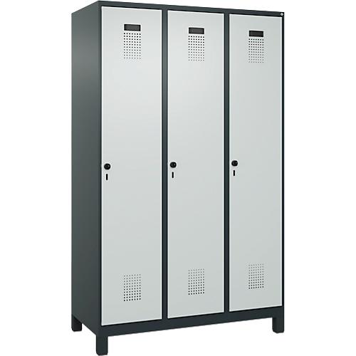 Kleiderspind C+P Evolo Plus, 3 Abteile, 400 mm Abteilbreite, mit Füßen, Anschlag rechts, B 1200 x T 500 x H 1950 mm, Drehriegel, anthrazitgrau/lichtgrau