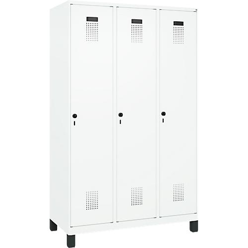 Kleiderspind C+P Evolo Plus, 3 Abteile, 400 mm Abteilbreite, mit Füßen, Anschlag rechts, B 1200 x T 500 x H 1950 mm, Drehriegel, verkehrsweiß/verkehrsweiß