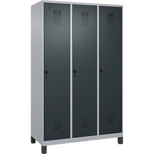 Kleiderspind C+P Evolo Plus, 3 Abteile, 400 mm Abteilbreite, mit Füßen, Anschlag rechts, B 1200 x T 500 x H 1950 mm, Drehriegel, weißaluminium/anthrazitgrau