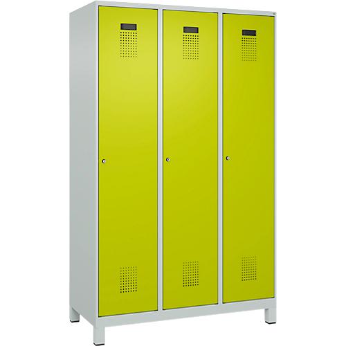 Kleiderspind C+P Evolo Plus, 3 Abteile, 400 mm Abteilbreite, mit Füßen, Anschlag rechts, B 1200 x T 500 x H 1950 mm, Zylinder, lichtgrau/clowngrün