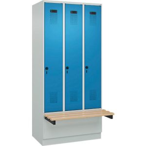 Kleiderspind C+P Evolo Plus, 3 Abteile à 300 mm Breite, Sockel, schwebende Sitzbank, B 900 x T 815 x H 1950 mm, Drehriegel, lichtgrau/lichtblau Kleiderspind C+P Evolo Plus, 3 Abteile à 300 mm Breite, Sockel, schwebende Sitzbank, B 900 x T 815 x H 1950 mm, Drehriegel, lichtgrau/lichtblau