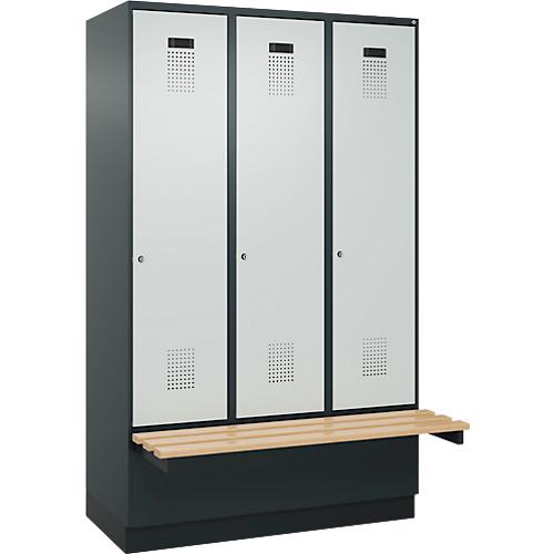 Kleiderspind C+P Evolo Plus, 3 Abteile à 400 mm Breite, Sockel, schwebende Sitzbank, B 1200 x T 815 x H 1950 mm, Zylinder, anthrazitgrau/lichtgrau