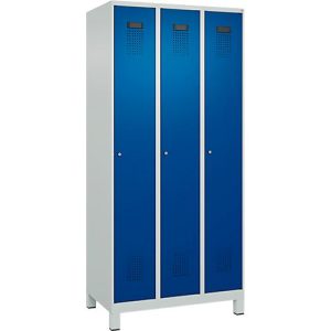 Kleiderspind C+P Evolo Plus, 3 Abteile, Anschlag rechts, Zylinderschloss, B 900 x T 500 x H 1950 mm, lichtgrau/enzianblau Kleiderspind C+P Evolo Plus, 3 Abteile, Anschlag rechts, Zylinderschloss, B 900 x T 500 x H 1950 mm, lichtgrau/enzianblau