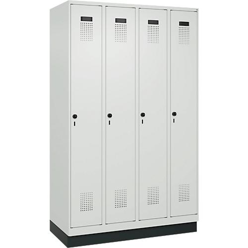 Kleiderspind C+P Evolo Plus, 4 Abteile, 300 mm Abteilbreite, mit Sockel, Anschlag rechts, B 1200 x T 500 x H 1950 mm, Drehriegel, lichtgrau/lichtgrau