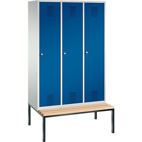 Kleiderspind Evolo S 3000, untergebaute Sitzbank, 3 Abteile, Stahl, Zylinderschloss, lichtgrau/enzianblau
