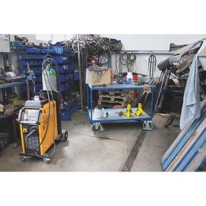 Schwerer Tischwagen, Stahl/MDF-Platte, Enzianblau/silber, 2 Etagen, L 1000 x B 700 mm, TPE-Rollen mit EasySTOP, bis 500 kg Schwerer Tischwagen, Stahl/MDF-Platte, Enzianblau/silber, 2 Etagen, L 1000 x B 700 mm, TPE-Rollen mit EasySTOP, bis 500 kg